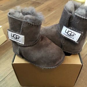 UGG infant Erin Small 2/3
